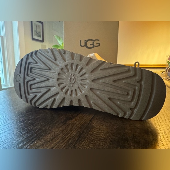 UGG Classic Micro | NEVER WORN | Beige Suede Slip-On Clogs Size 7 - NWT - Picture 7 of 7